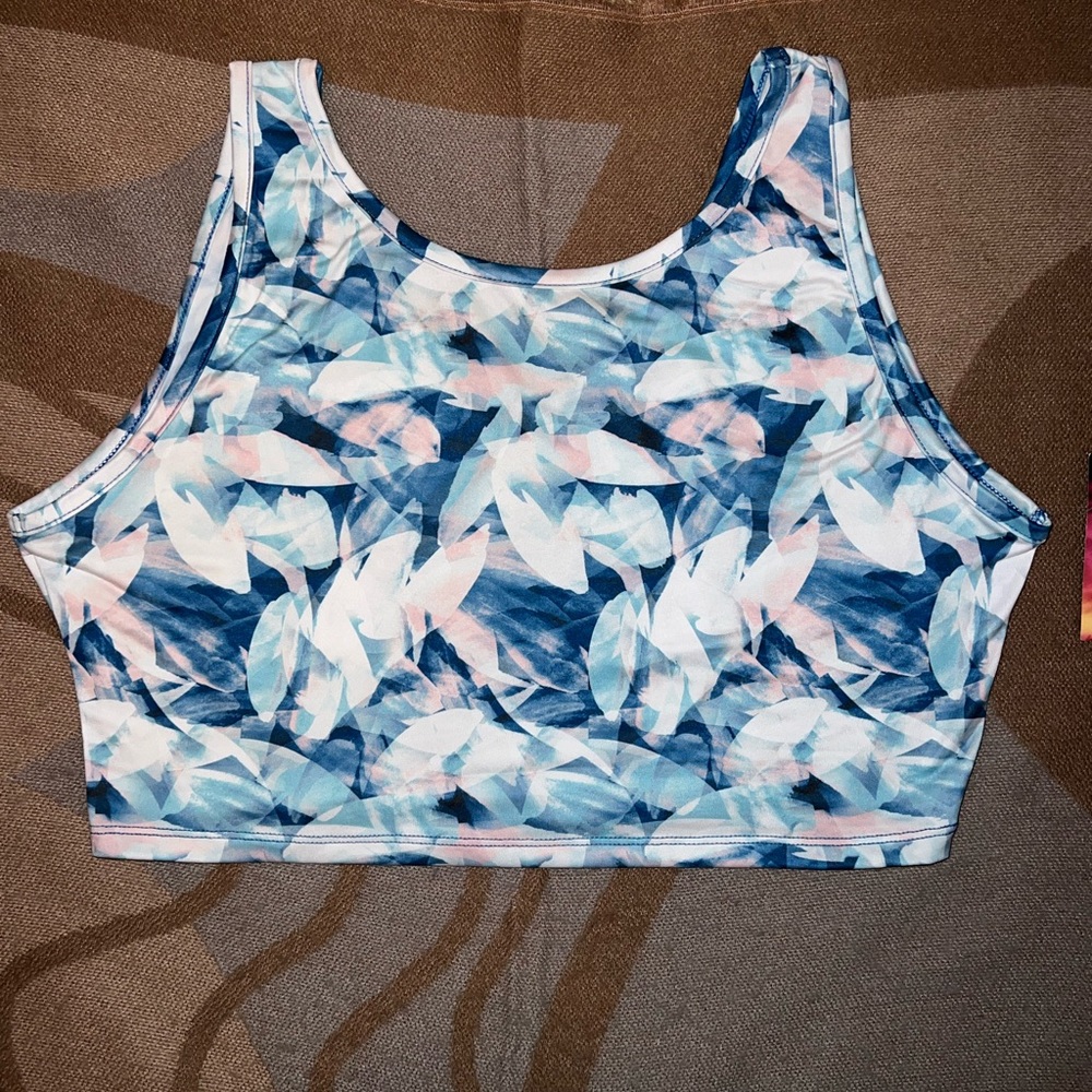 NWT reversible V-Scoop neck crop top, L